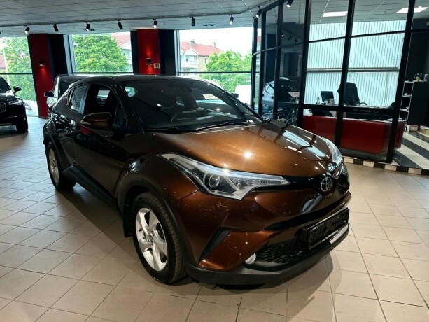 toyota-c-hr-bensin-2017-big-6