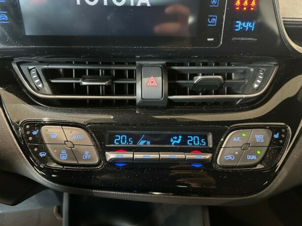 toyota-c-hr-bensin-2017-big-18