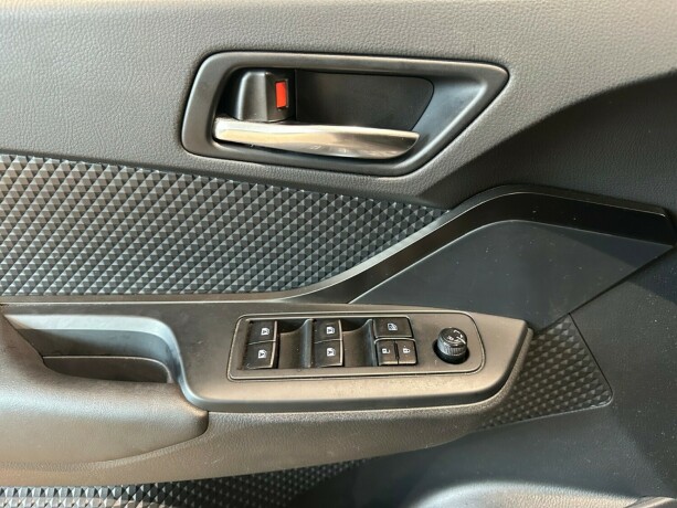 toyota-c-hr-bensin-2017-big-29