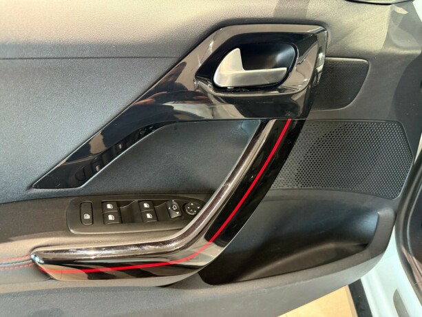 peugeot-2008-bensin-2017-big-24