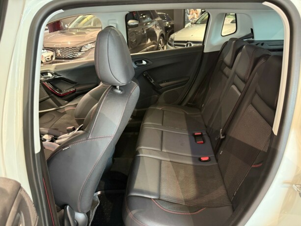 peugeot-2008-bensin-2017-big-9