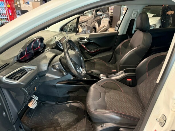 peugeot-2008-bensin-2017-big-11