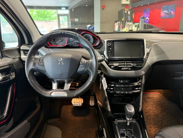 peugeot-2008-bensin-2017-big-12