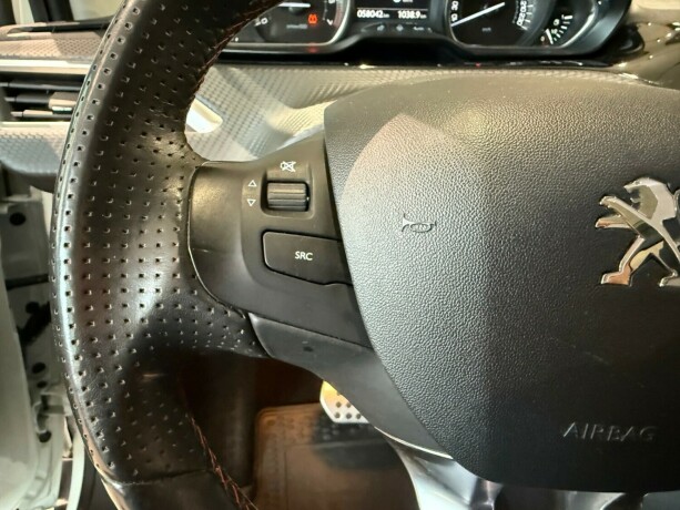 peugeot-2008-bensin-2017-big-25