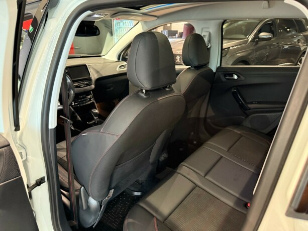 peugeot-2008-bensin-2017-big-14