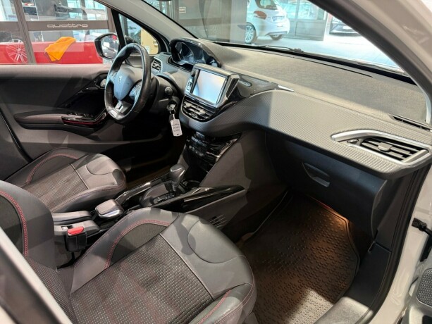 peugeot-2008-bensin-2017-big-15