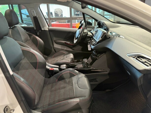 peugeot-2008-bensin-2017-big-20