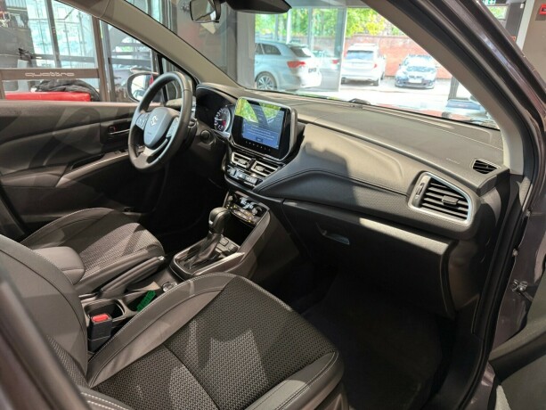 suzuki-sx4-s-cross-elektrisitetbensin-2024-big-17