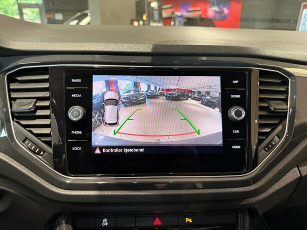 volkswagen-t-roc-bensin-2018-big-23