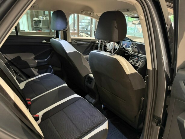 volkswagen-t-roc-bensin-2018-big-17