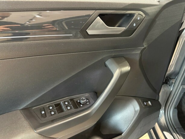 volkswagen-t-roc-bensin-2018-big-24