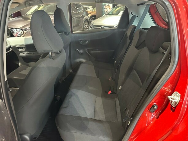 toyota-yaris-elektrisitetbensin-2014-big-9