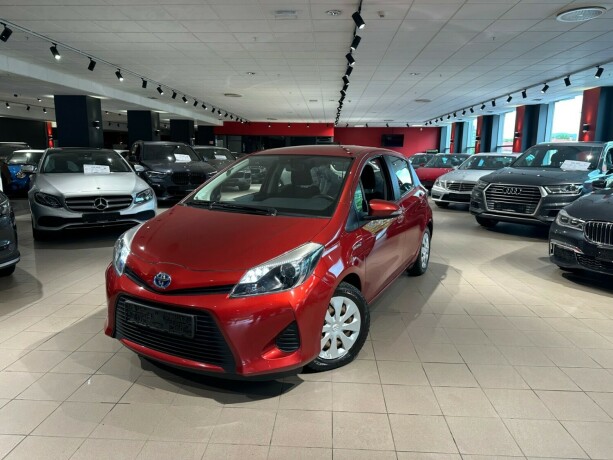 toyota-yaris-elektrisitetbensin-2014-big-28