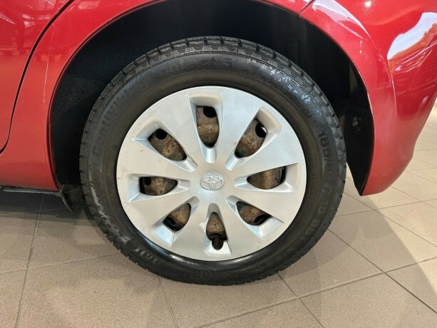 toyota-yaris-elektrisitetbensin-2014-big-22