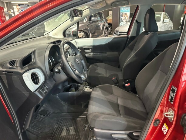 toyota-yaris-elektrisitetbensin-2014-big-5