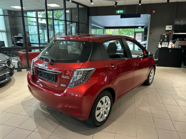 toyota-yaris-elektrisitetbensin-2014-big-25