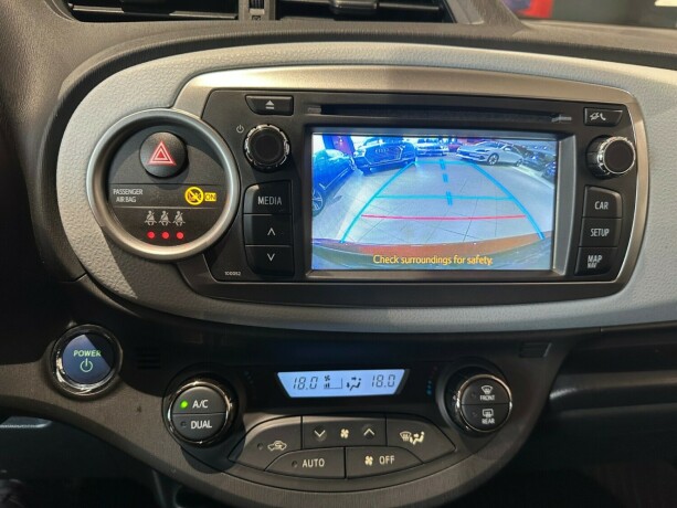 toyota-yaris-elektrisitetbensin-2014-big-17