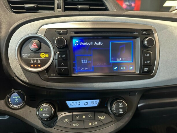 toyota-yaris-elektrisitetbensin-2014-big-18