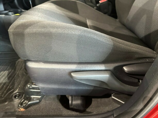 toyota-yaris-elektrisitetbensin-2014-big-23