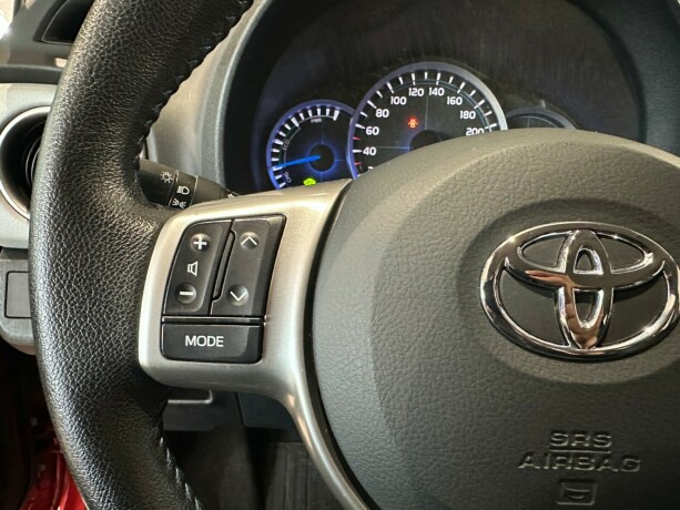 toyota-yaris-elektrisitetbensin-2014-big-20