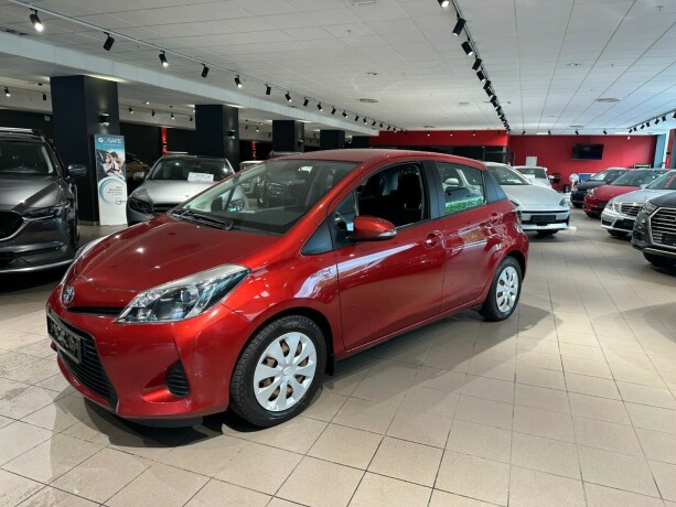 toyota-yaris-elektrisitetbensin-2014-big-2