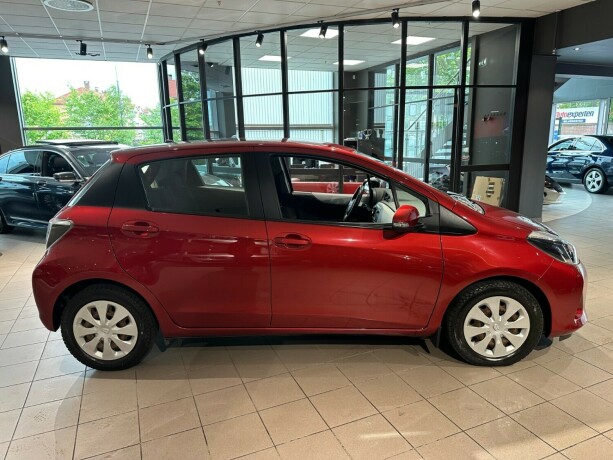 toyota-yaris-elektrisitetbensin-2014-big-3