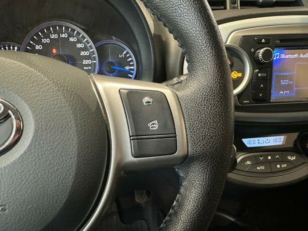 toyota-yaris-elektrisitetbensin-2014-big-21