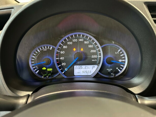 toyota-yaris-elektrisitetbensin-2014-big-16