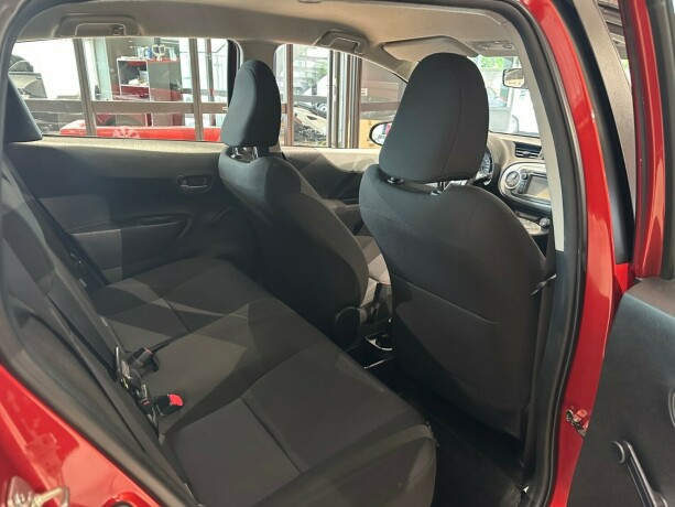 toyota-yaris-elektrisitetbensin-2014-big-11