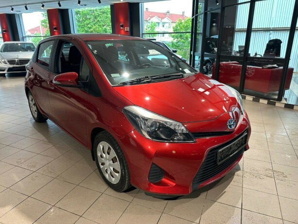 toyota-yaris-elektrisitetbensin-2014-big-4