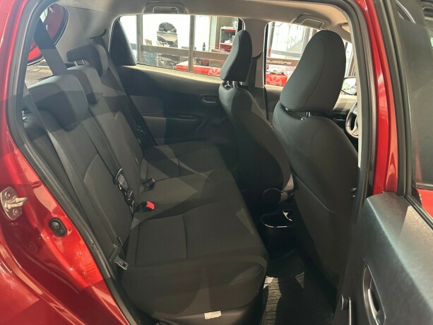 toyota-yaris-elektrisitetbensin-2014-big-10