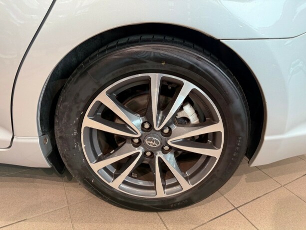 toyota-avensis-bensin-2014-big-26