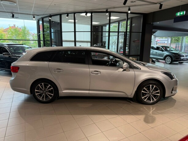 toyota-avensis-bensin-2014-big-6