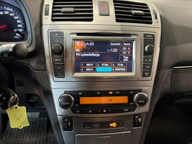 toyota-avensis-bensin-2014-big-17