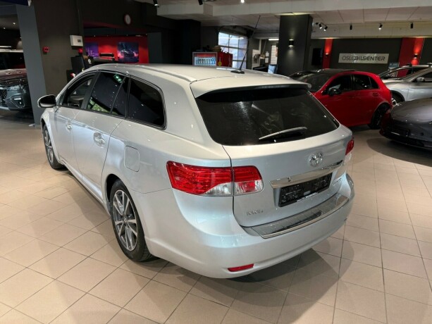 toyota-avensis-bensin-2014-big-3