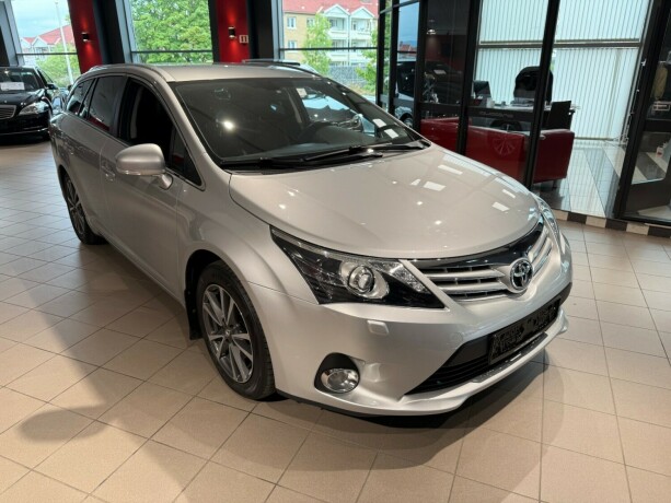 toyota-avensis-bensin-2014-big-5