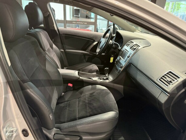 toyota-avensis-bensin-2014-big-23