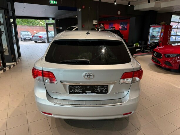 toyota-avensis-bensin-2014-big-2