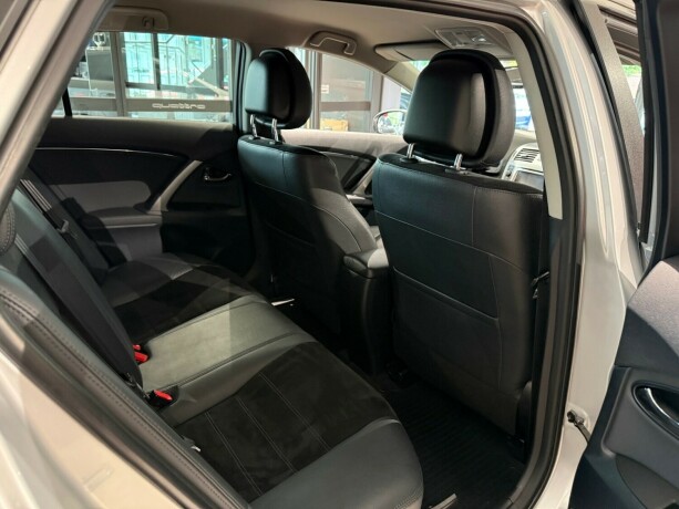 toyota-avensis-bensin-2014-big-16