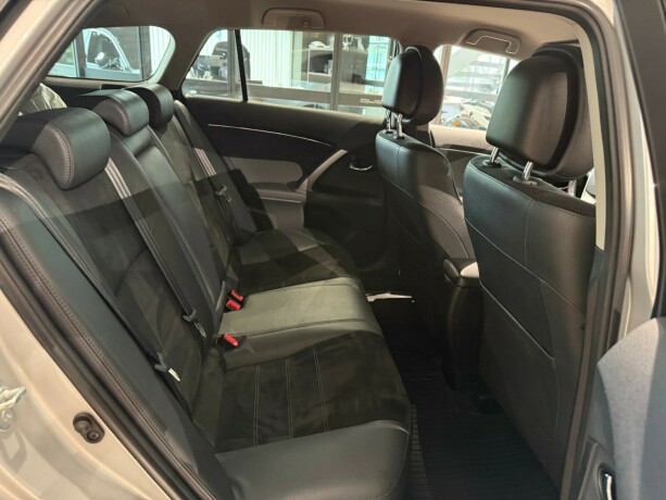 toyota-avensis-bensin-2014-big-15