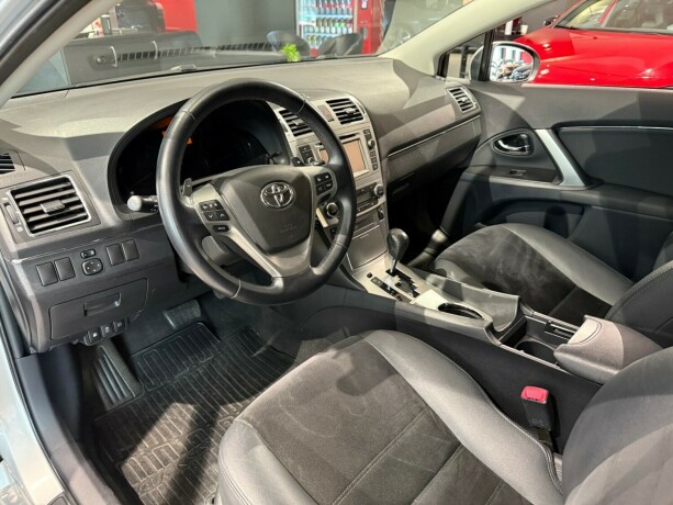 toyota-avensis-bensin-2014-big-9