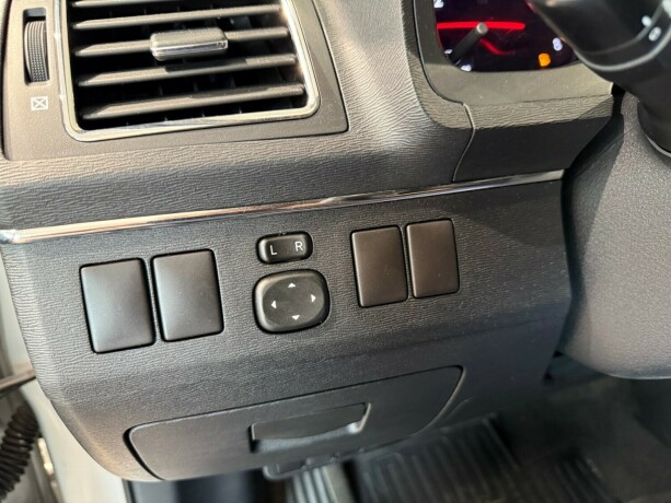 toyota-avensis-bensin-2014-big-24