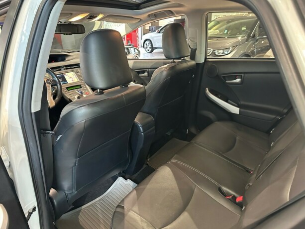 toyota-prius-bensin-2013-big-14