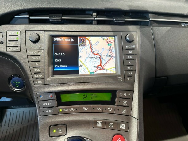 toyota-prius-bensin-2013-big-18