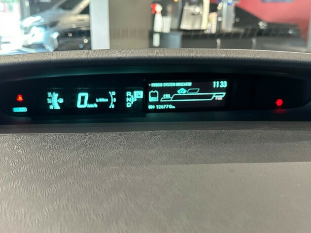 toyota-prius-bensin-2013-big-22