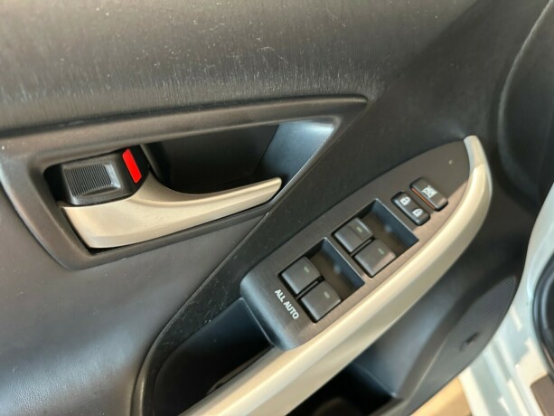 toyota-prius-bensin-2013-big-29