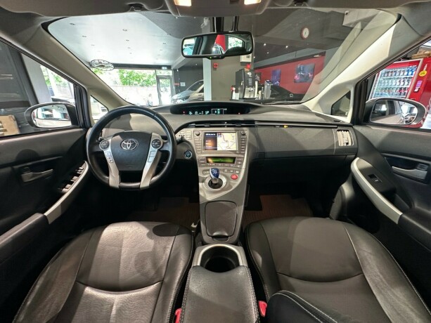 toyota-prius-bensin-2013-big-13