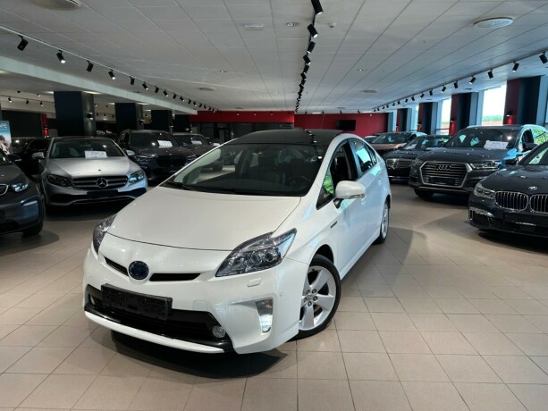 toyota-prius-bensin-2013-big-0