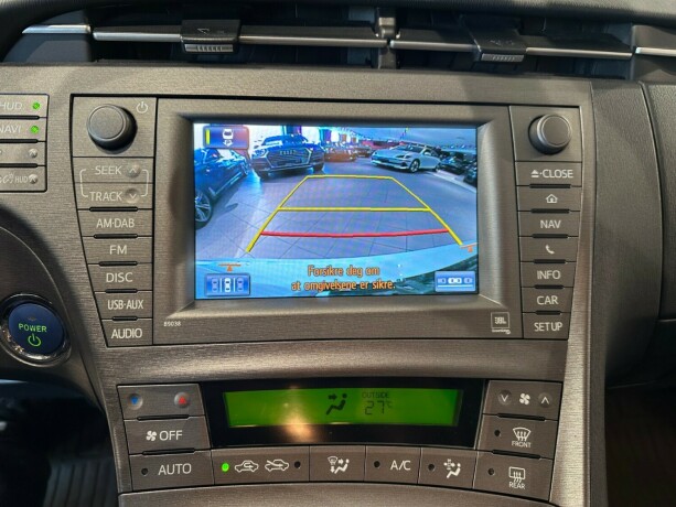 toyota-prius-bensin-2013-big-23