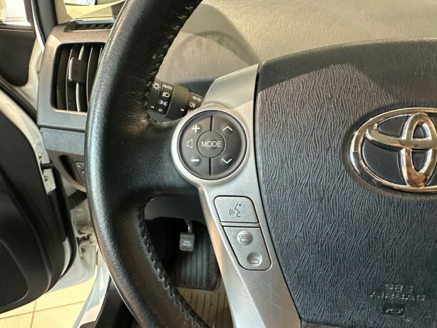 toyota-prius-bensin-2013-big-26